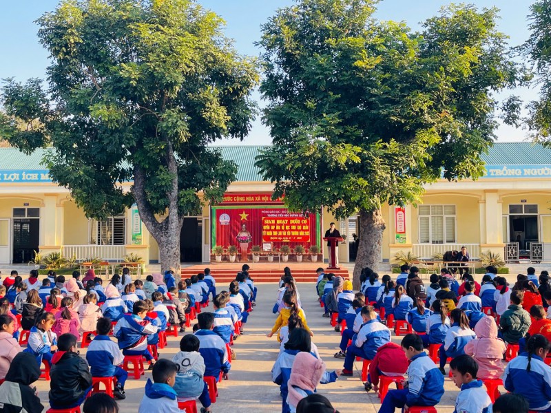 Liên đội Trường Tiểu học Quỳnh Lập B tổ chức Quyên góp ủng hộ học sinh có hoàn cảnh khó khăn trong dịp Tết Nguyên Đán Ất Tỵ năm 2025.